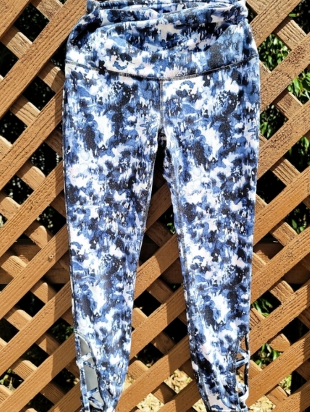 GAIAM Blue & White Abstract Print Leggings